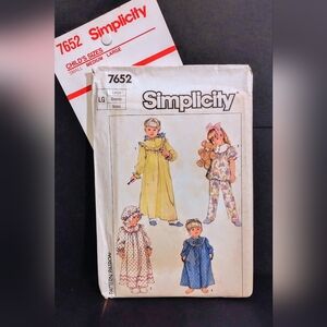 Vintage Simplicity #7652 Sewing Pattern/ Uncut/ NOS
